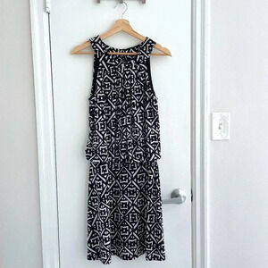 White House Black Market Women Blouson Dress, Sleeveless B&W Pleated, Size 2